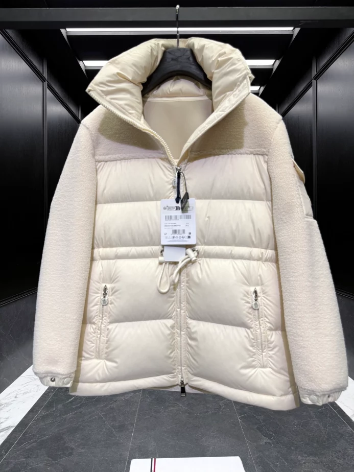 Moncler Escaut Short Down Jacket – MC151