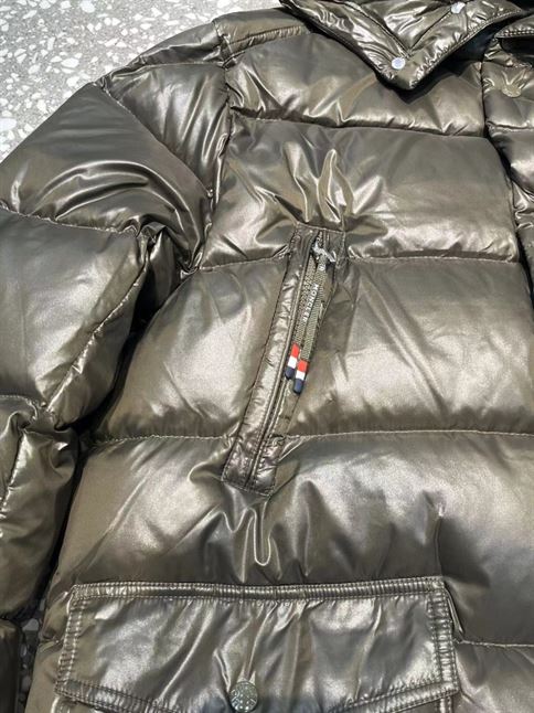 MONCLER BUTTONED LONG-SLEEVED JACKET – MC043