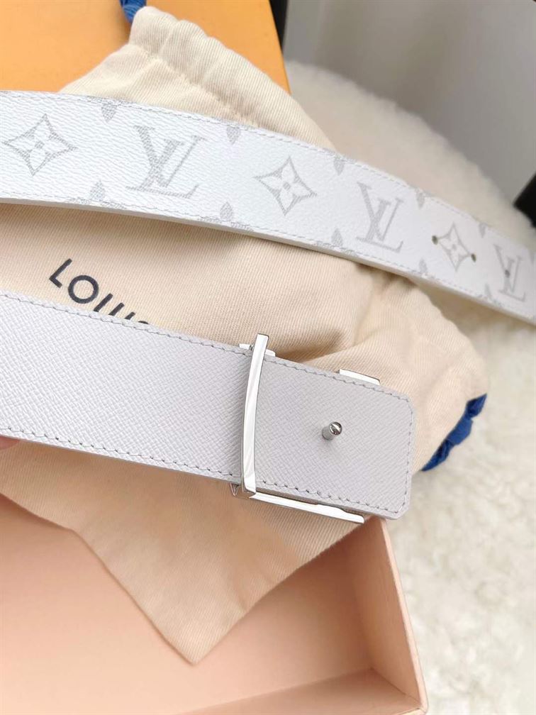 LV INITIALES REVERSIBLE BELT MONOGRAM ECLIPSE TAIGA 40MM – LBE014