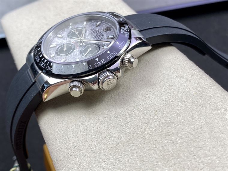 ROLEX OYSTER PERPETUAL SUPERLATIVE CHRONOMETER OFFICIALLY CERTIFIED – RL006