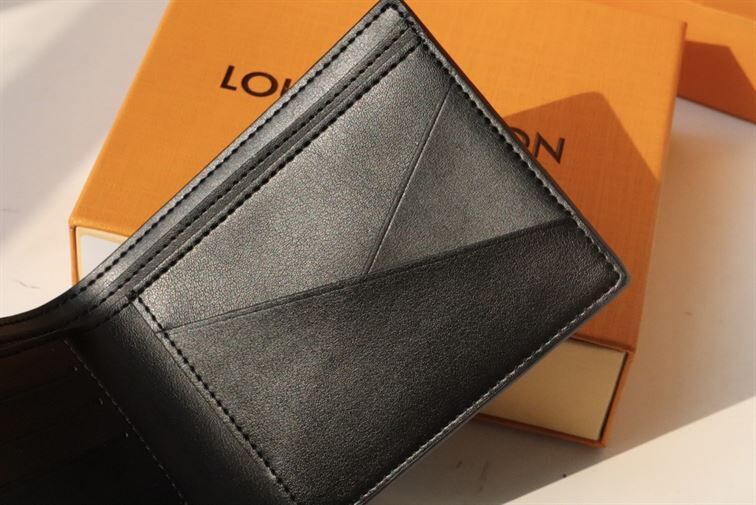 LOUIS VUITTON MULTIPLE WALLET – WLV052