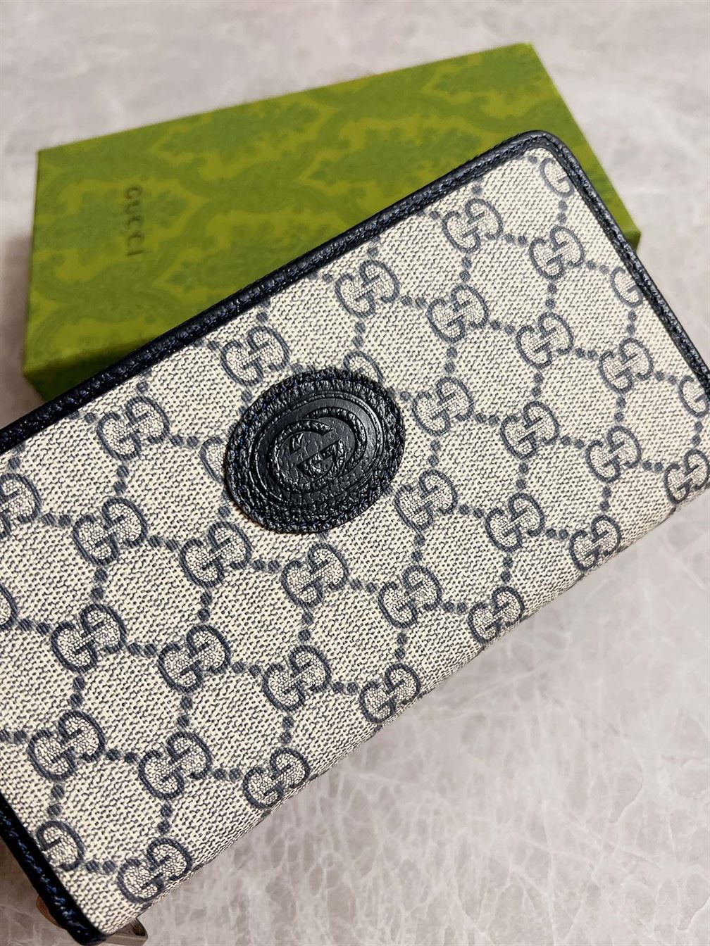 GUCCI ZIP AROUND WALLET WITH INTERLOCKING G – WLG011
