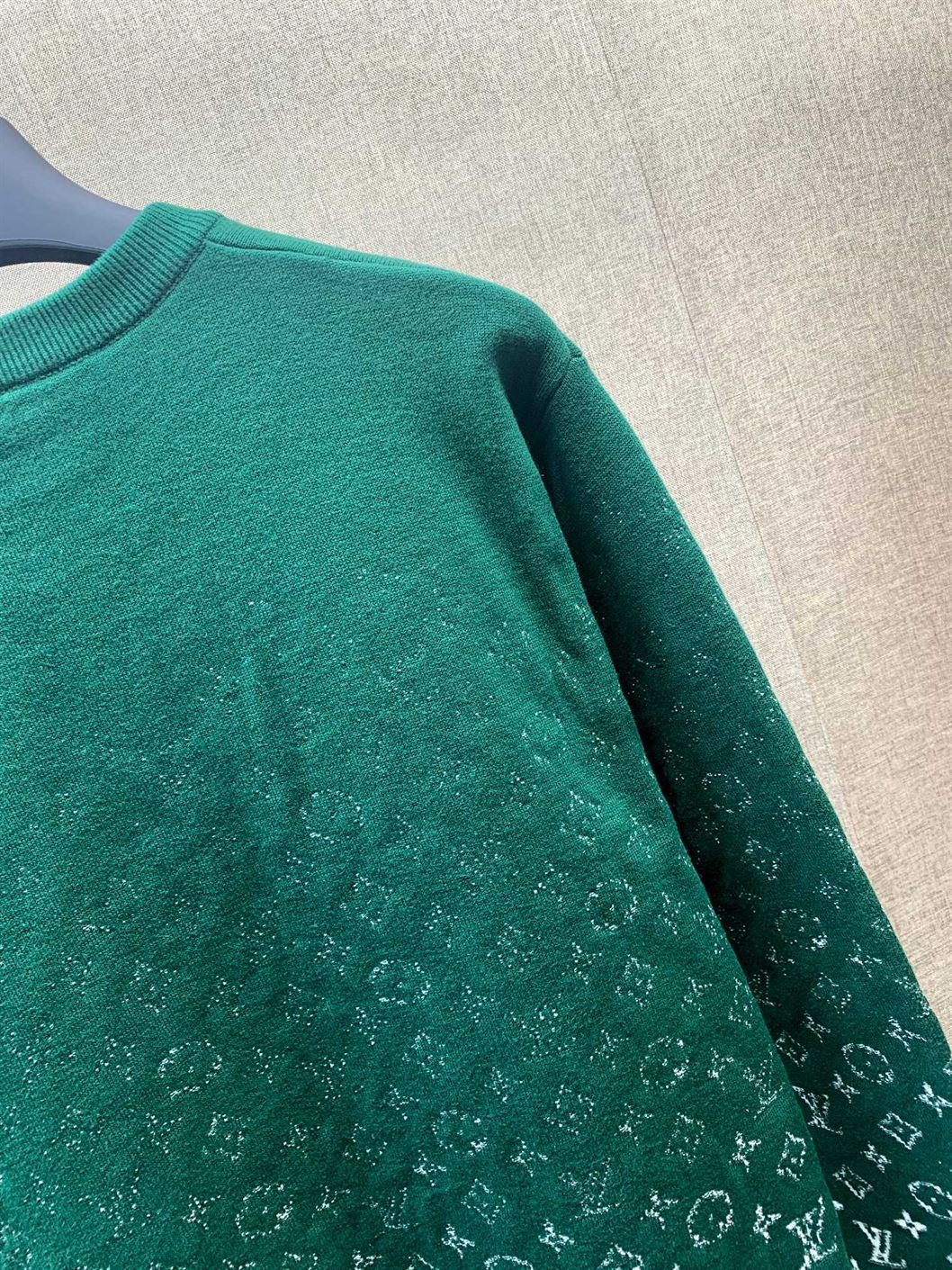 LOUIS VUITTON MONOGRAM GRADIENT COTTON CREWNECK – LVH051