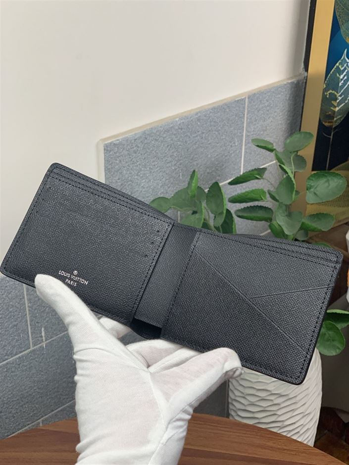 LOUIS VUITTON MEN’S BLACK LEATHER WALLET – WLV001