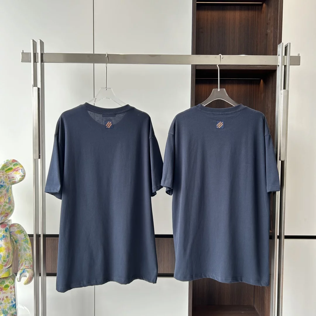 EMBROIDERED SHORT SLEEVED T-SHIRT IN BLACK – LVTS119