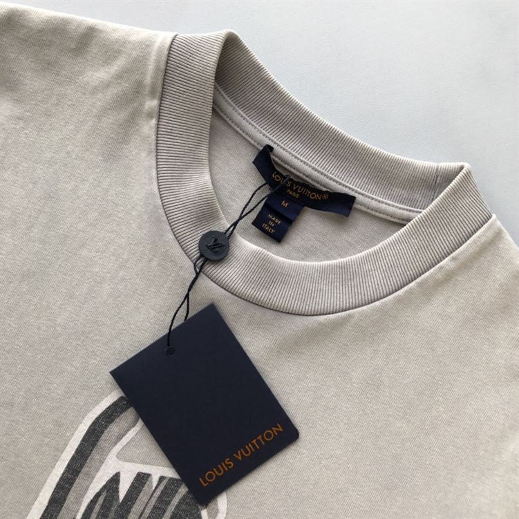LOUIS VUITTON GRAPHIC LV SIGNATURE T-SHIRT – LVTS071