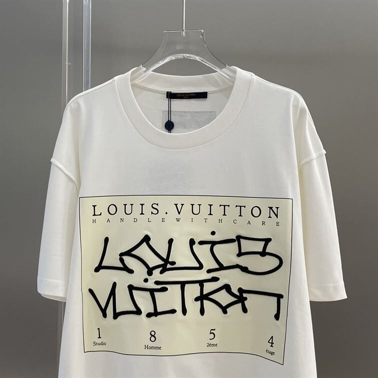 LOUIS VUITTON SIGNATURE PRINT T-SHIRT – LVTS046