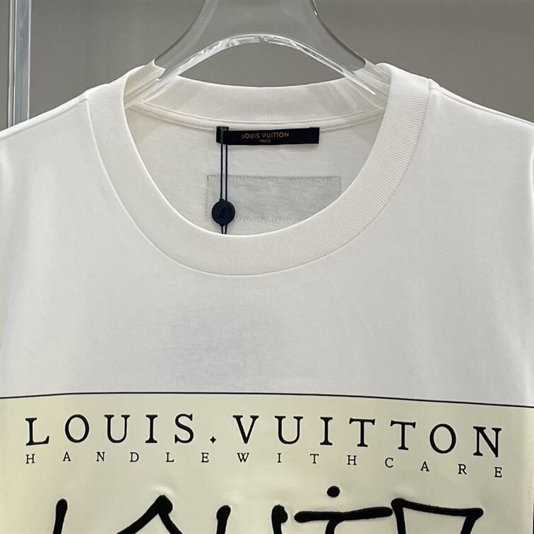 LOUIS VUITTON SIGNATURE PRINT T-SHIRT – LVTS046