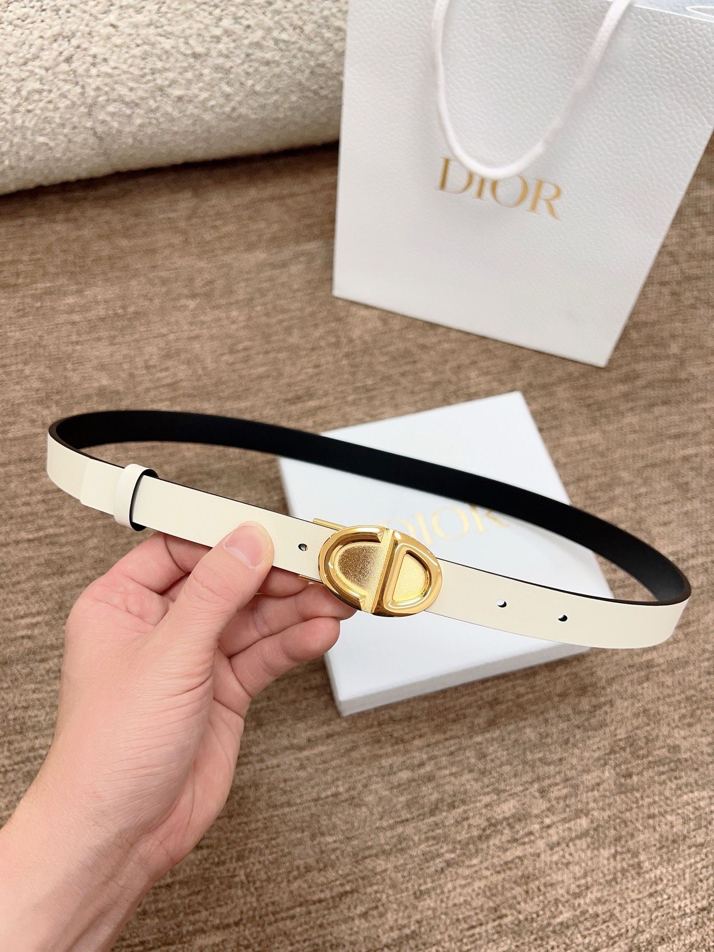 Dior Reversible Belt 30 Montaigne in White – DB025