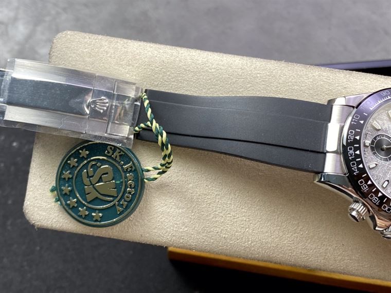 ROLEX OYSTER PERPETUAL SUPERLATIVE CHRONOMETER OFFICIALLY CERTIFIED – RL006