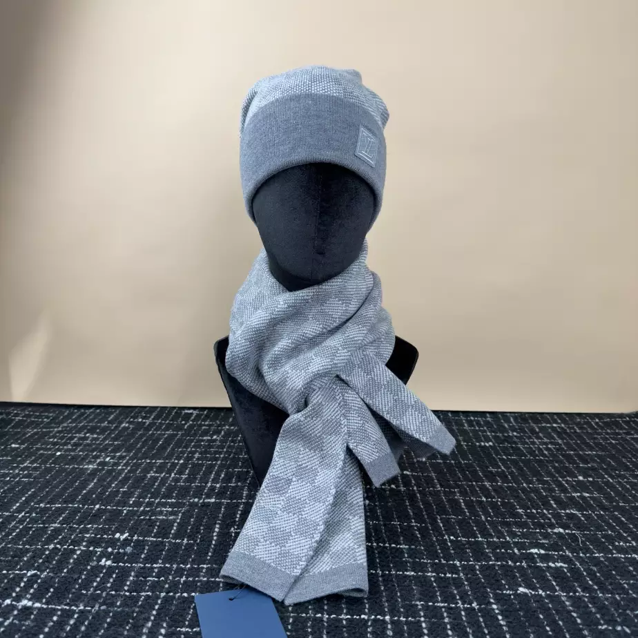 Louis Vuitton Scarf & Beanie Set – LVC020