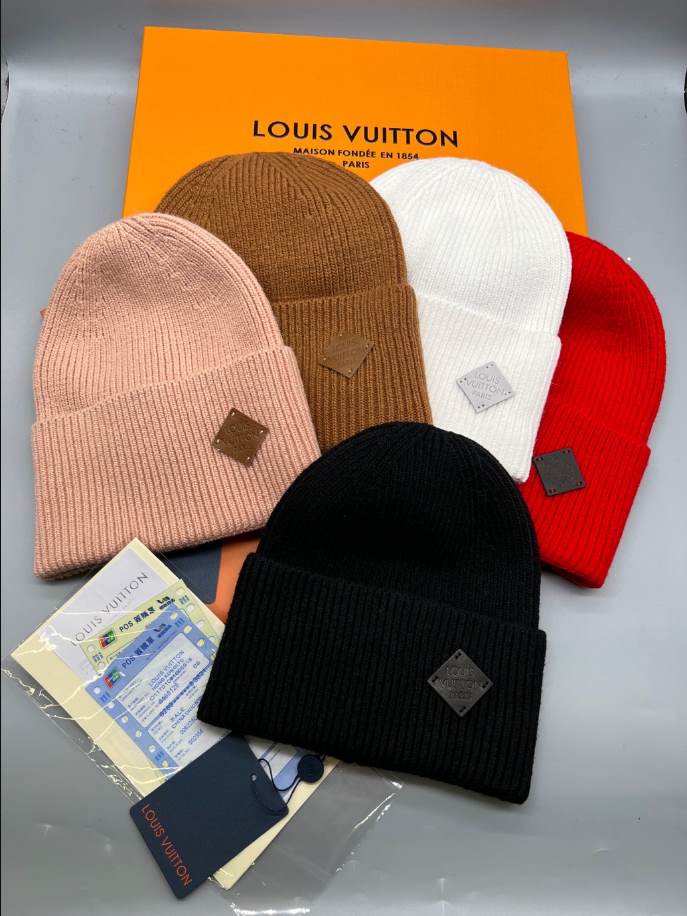 Louis Vuitton Wool Black Logo LV Hats – LVC010
