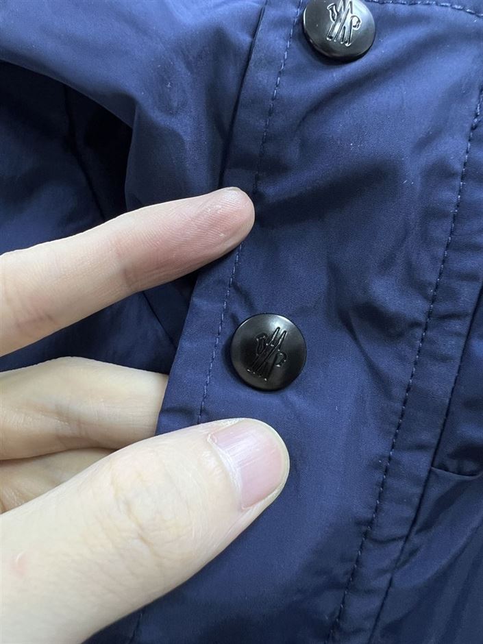 MONCLER GUIERS RAIN JACKET – MC100