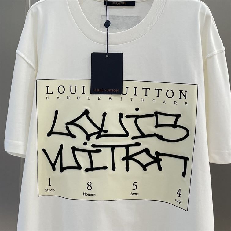 LOUIS VUITTON SIGNATURE PRINT T-SHIRT – LVTS046