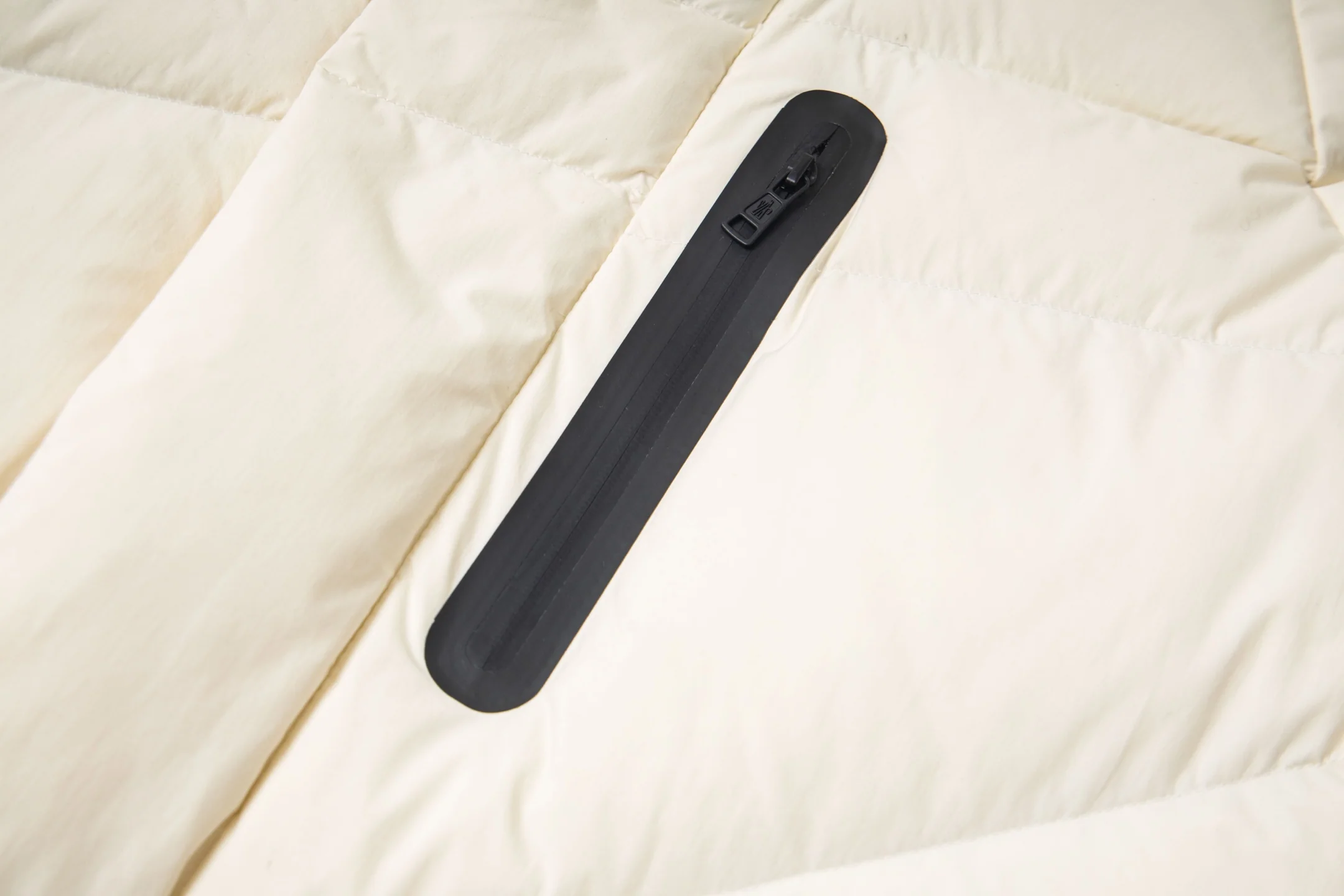 Printed rubber hooded down jacket