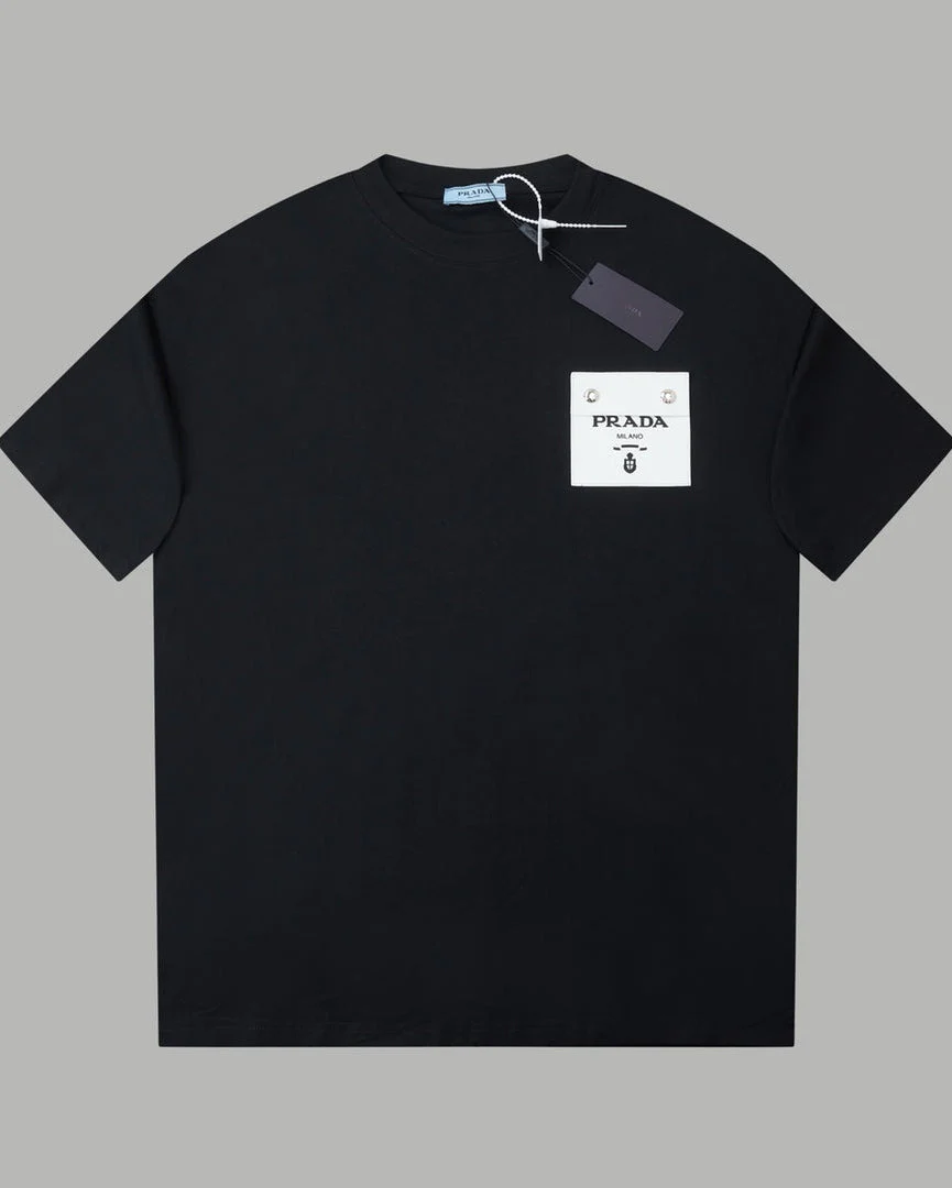 Three-dimensional leather patch T-shirt