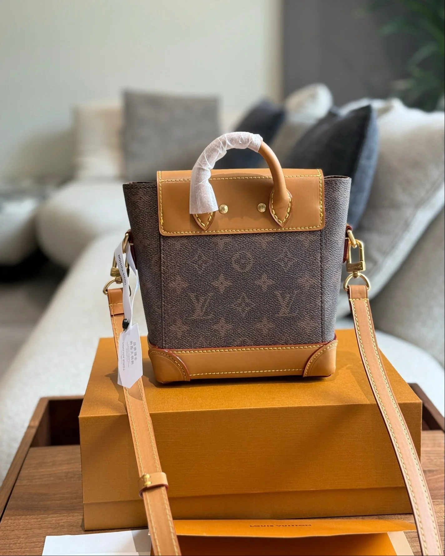 Men's Chain Lock Crossbody Bag