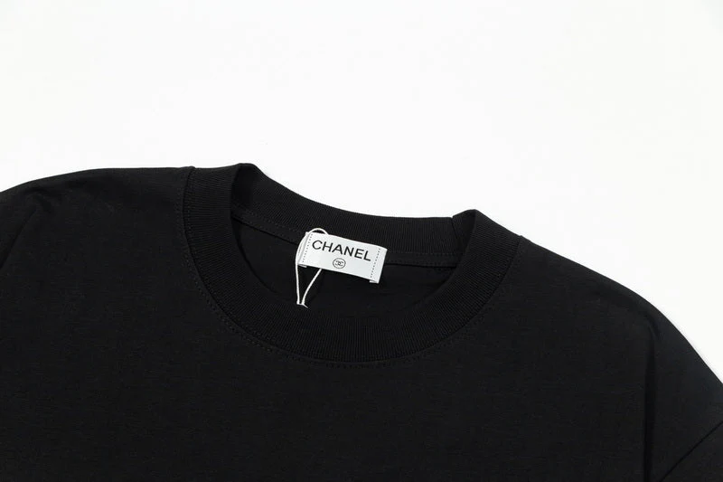 Simple embroidered cotton T-shirt