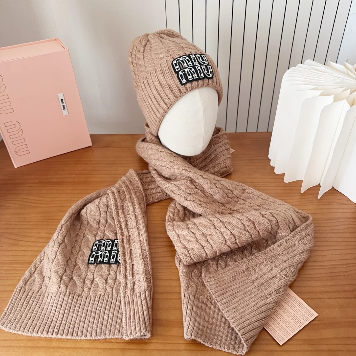 Embroidery knit scarf and hat set