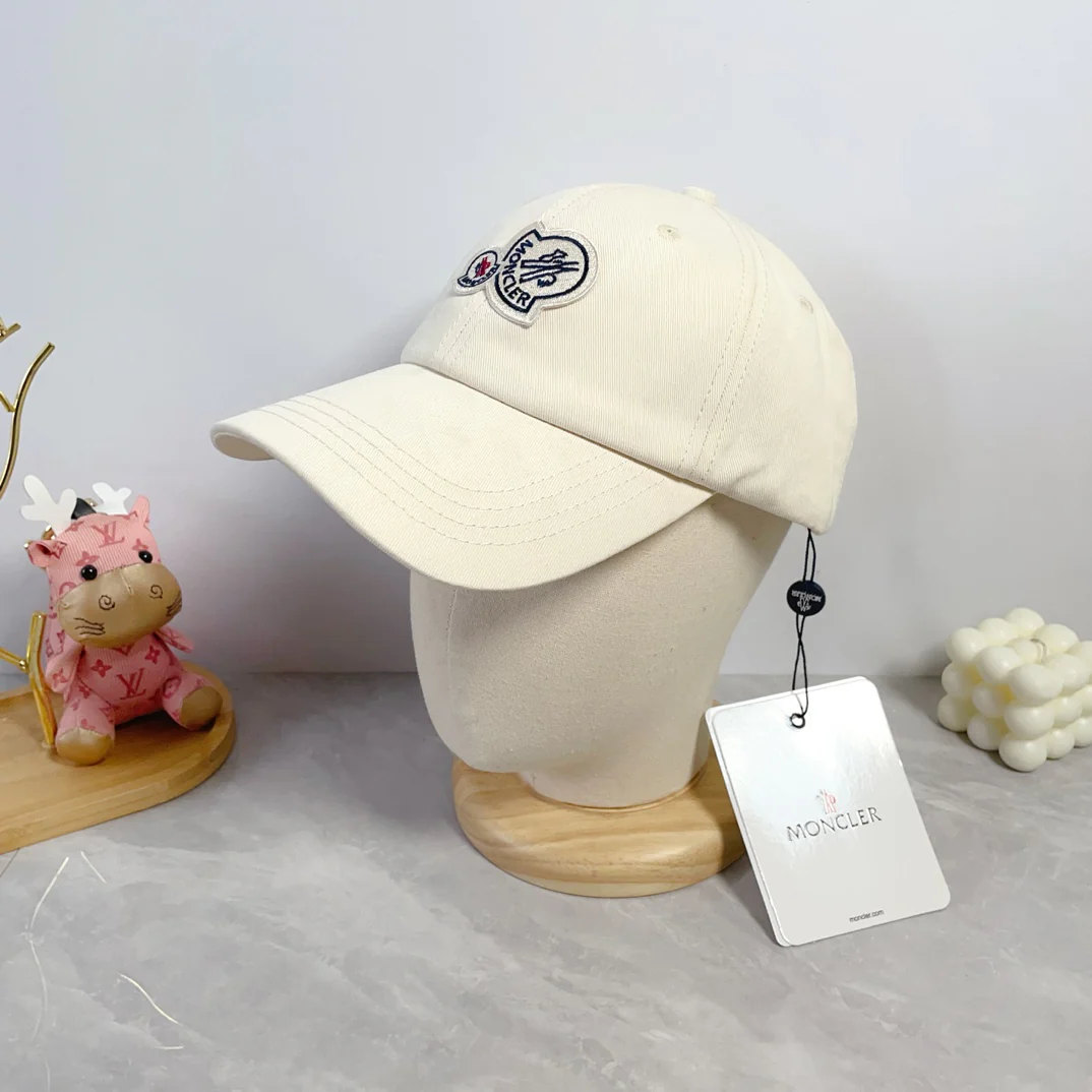 Stylish embroidered baseball cap