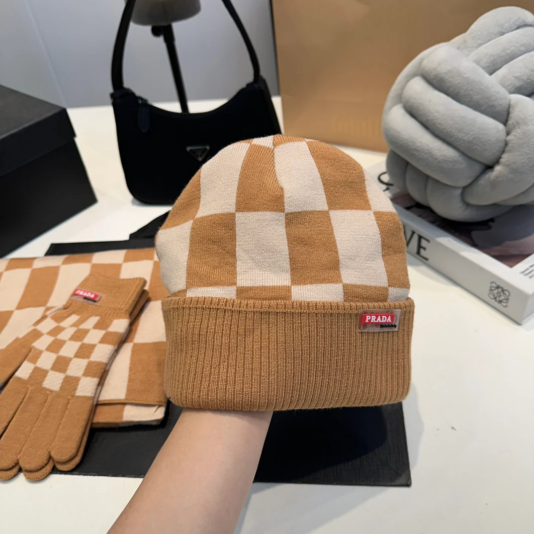 Grid knitted scarf hat gloves set
