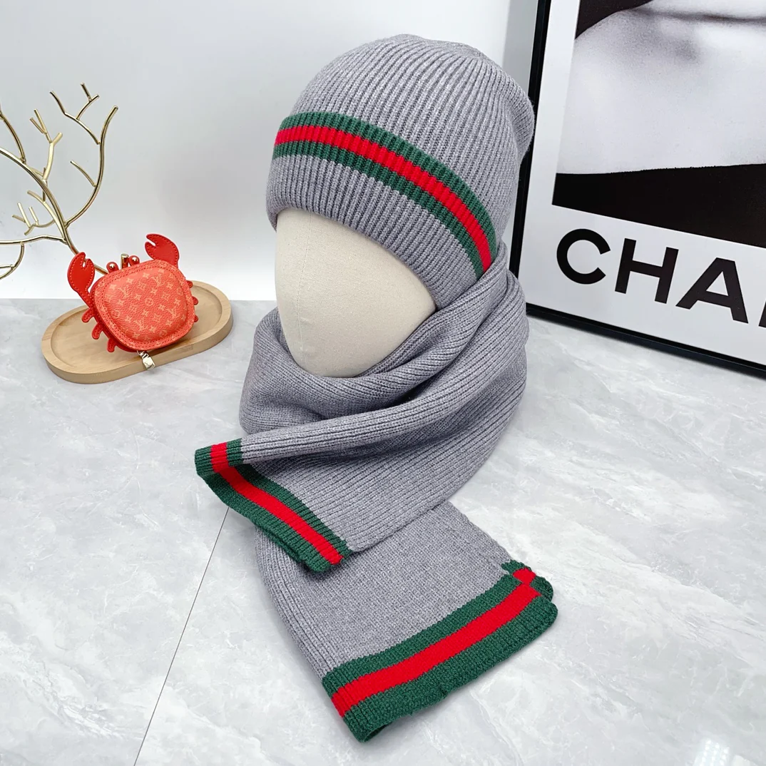 Color matching wool knit scarf and hat set