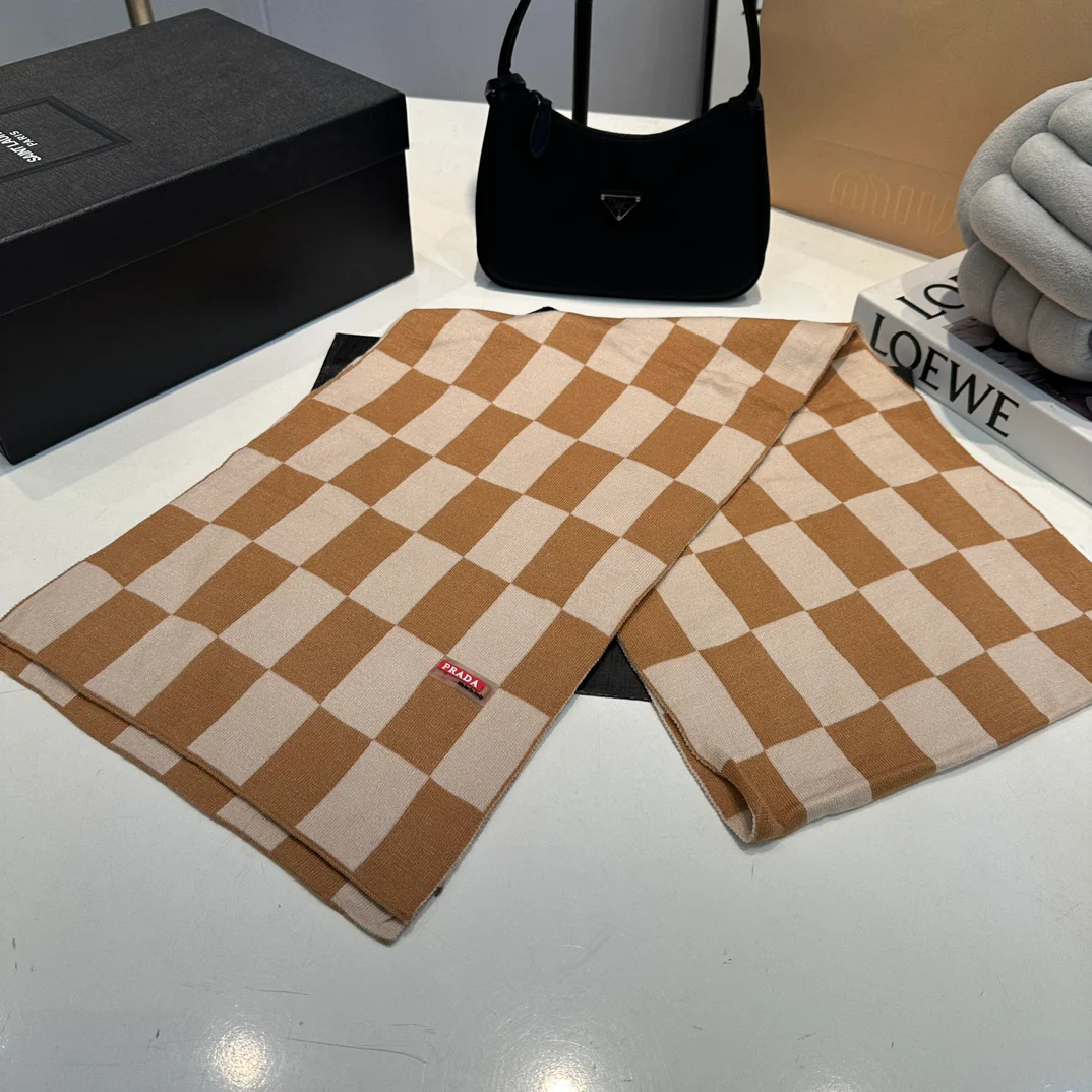 Grid knitted scarf hat gloves set