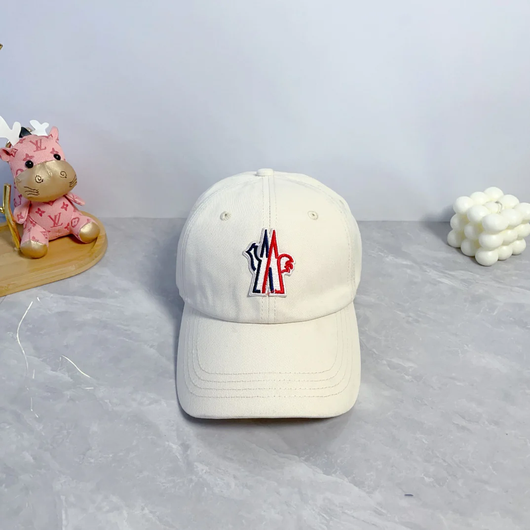 Fashionable embroidered baseball cap