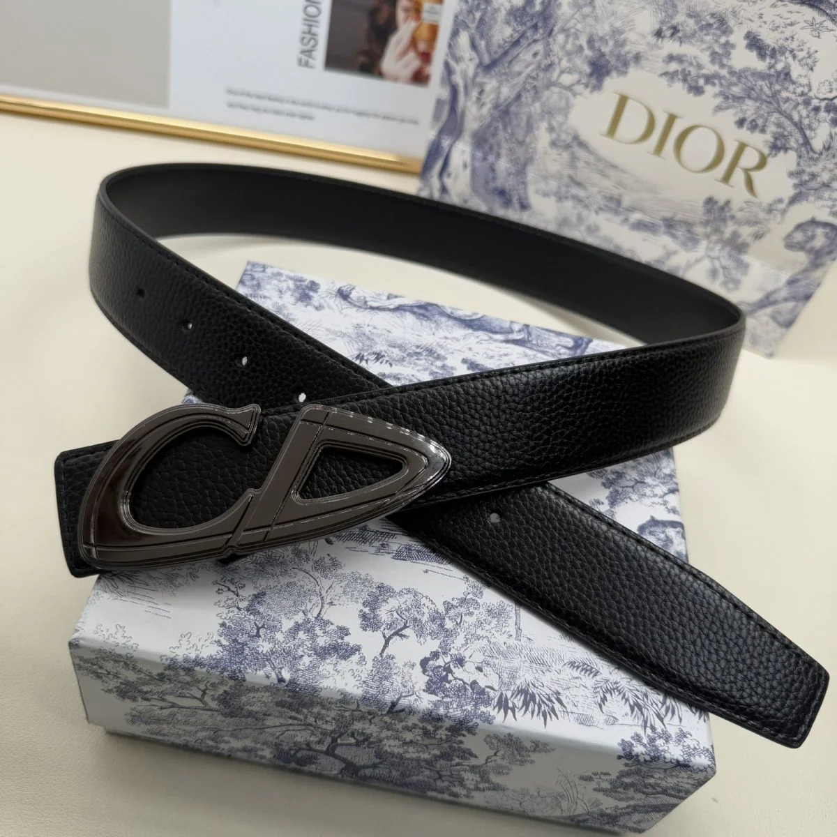 Fashion leather belts