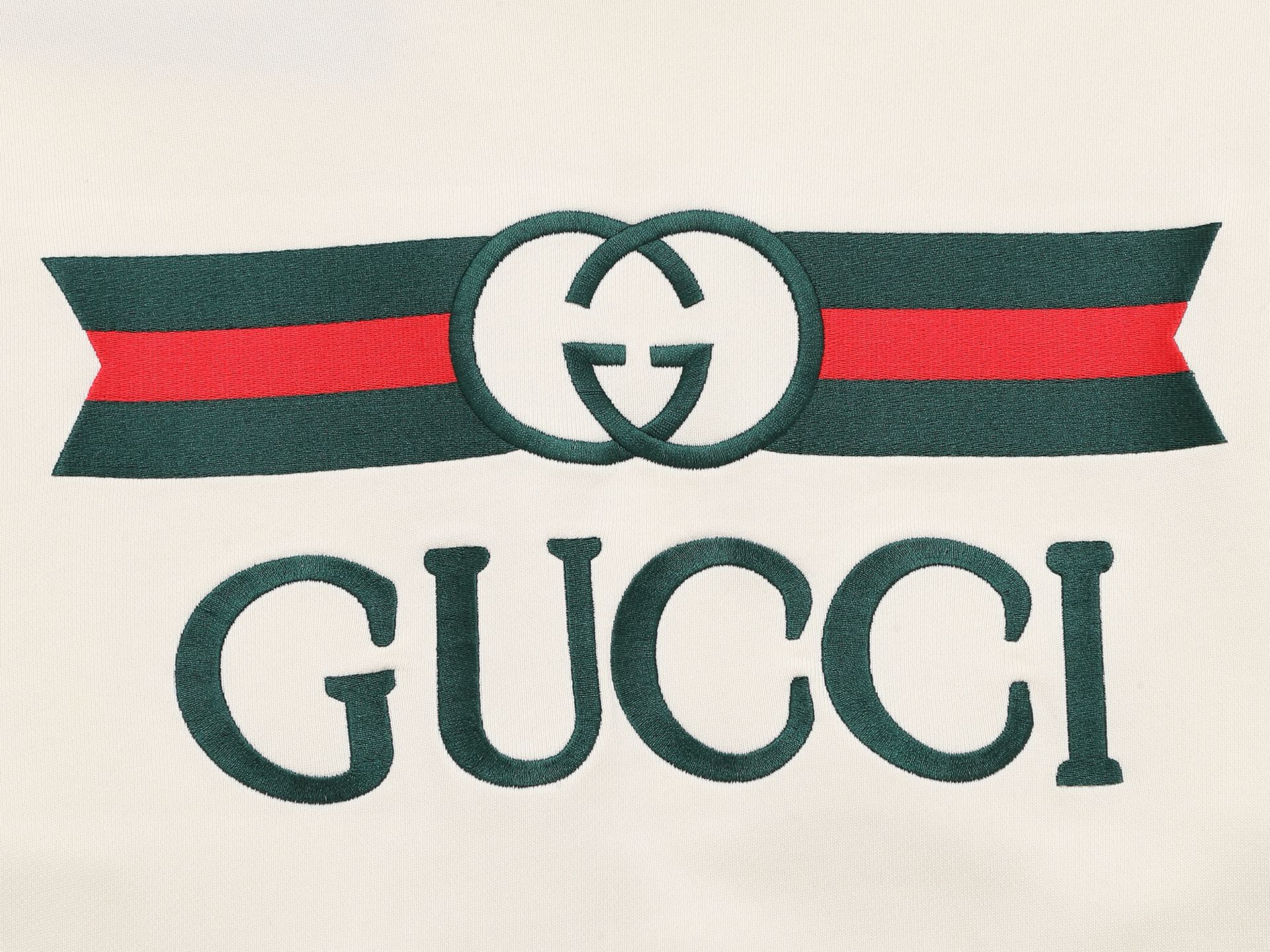 Pocket embroidered sweatshirt