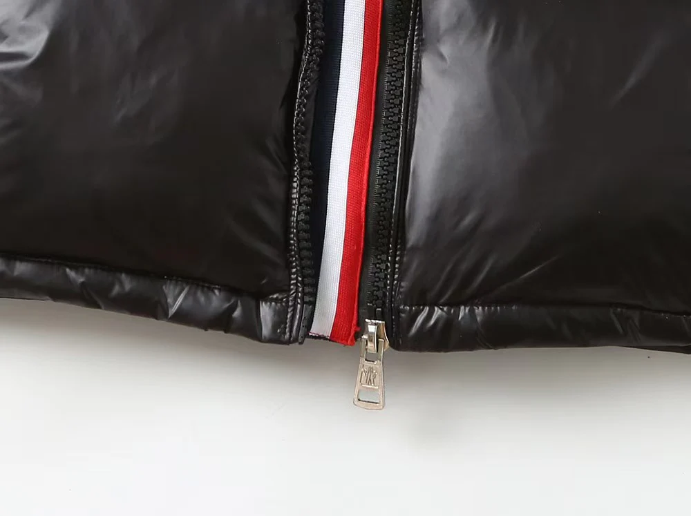 Pocket hooded down jacket