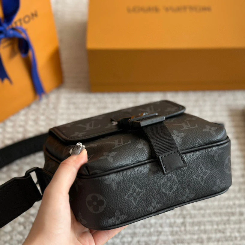 Black Floral Men's Classic Messenger Bag