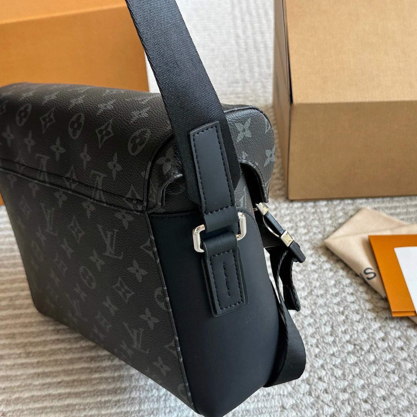 Men's Classic Checkerboard Messenger Bag