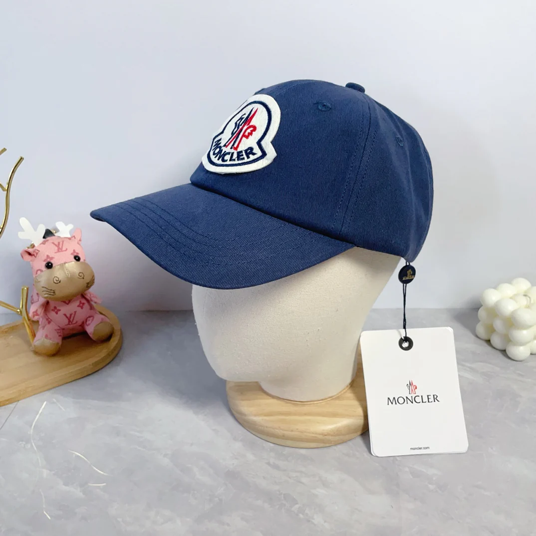 Stylish embroidered baseball cap