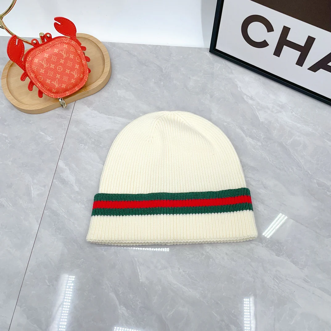 Color matching wool knit scarf and hat set