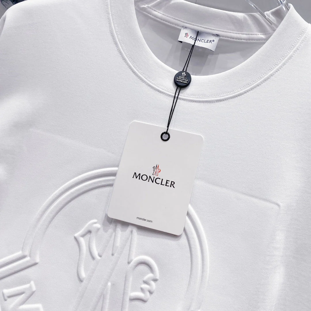 3D embossed cotton T-shirt