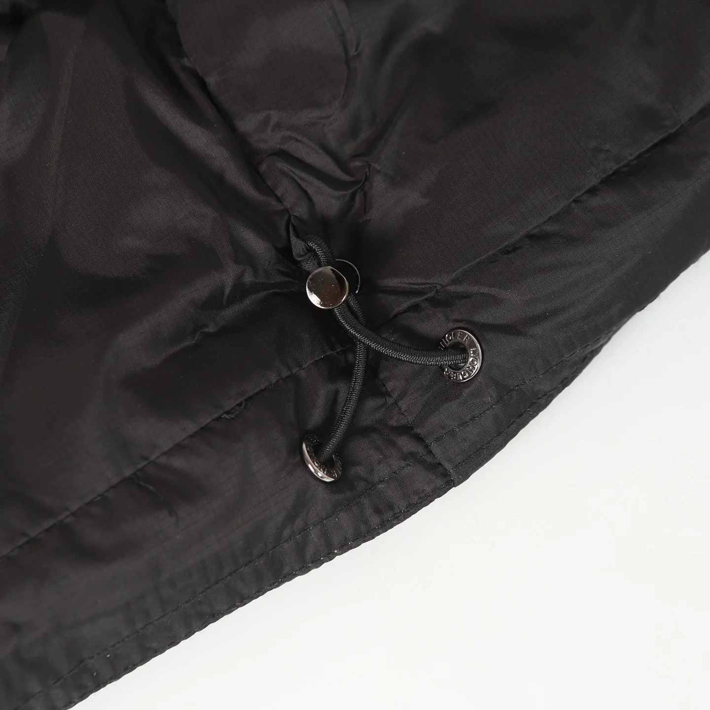 Pocket down hooded jacket