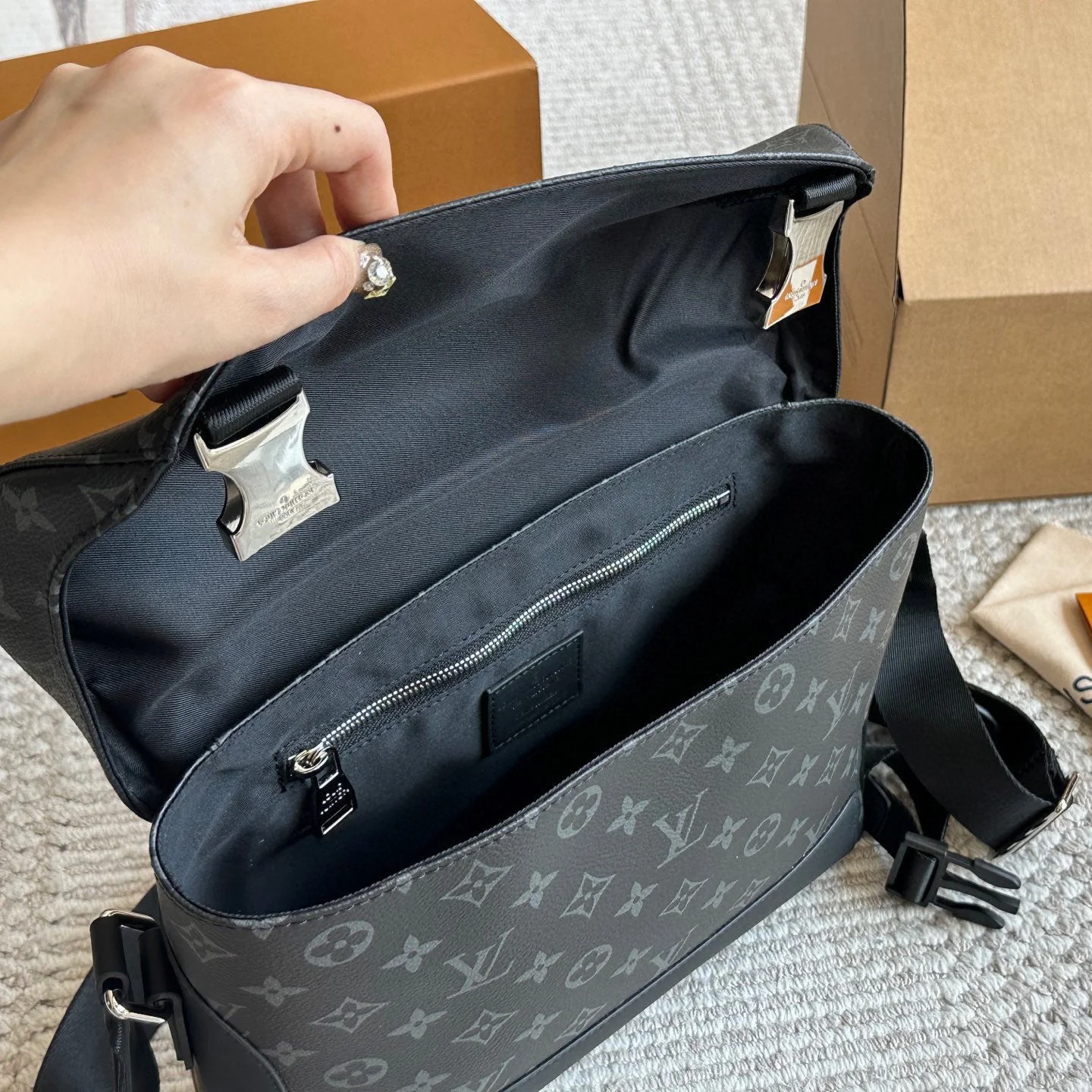 Men's Classic Checkerboard Messenger Bag