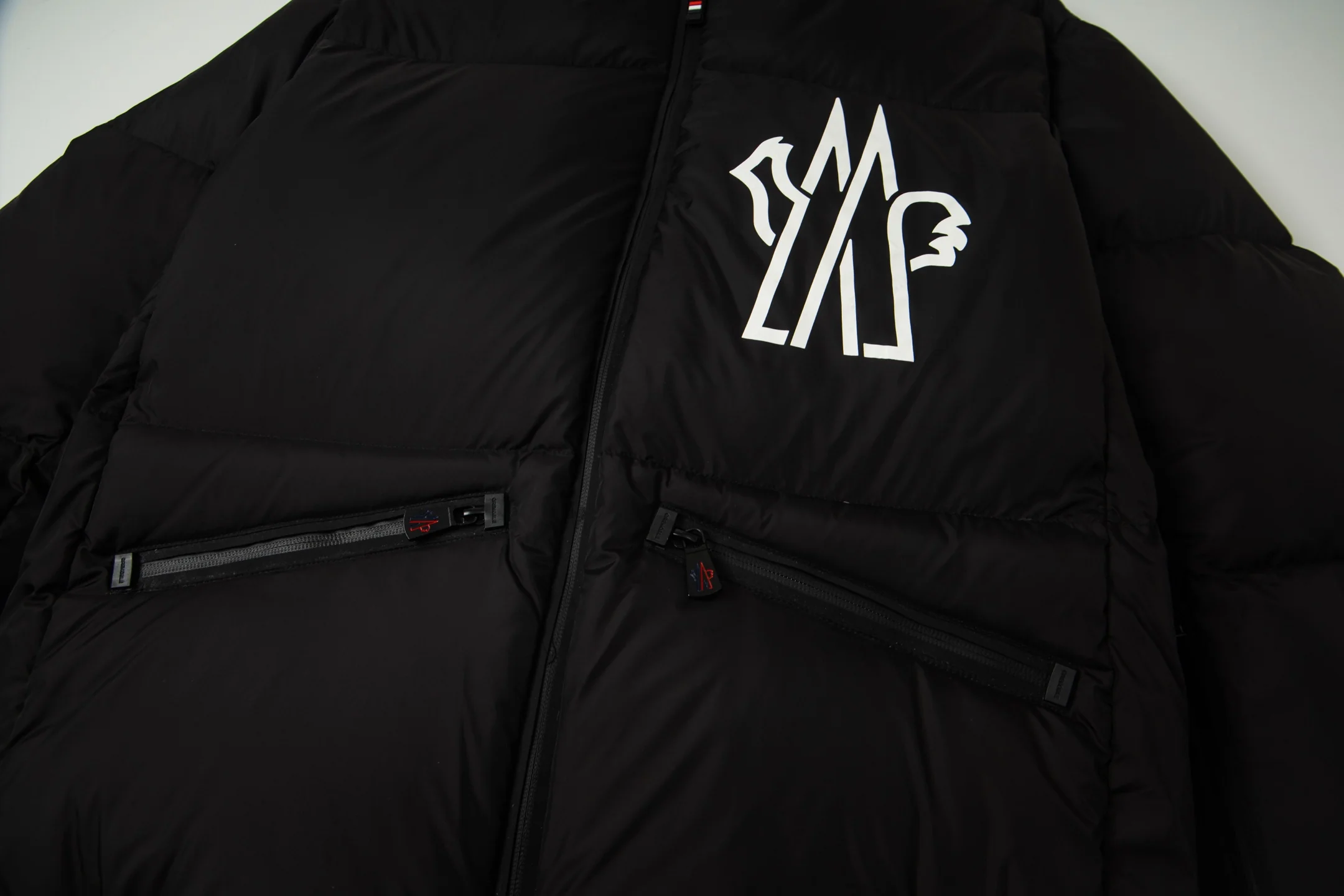 Printed stand-up collar down jacket