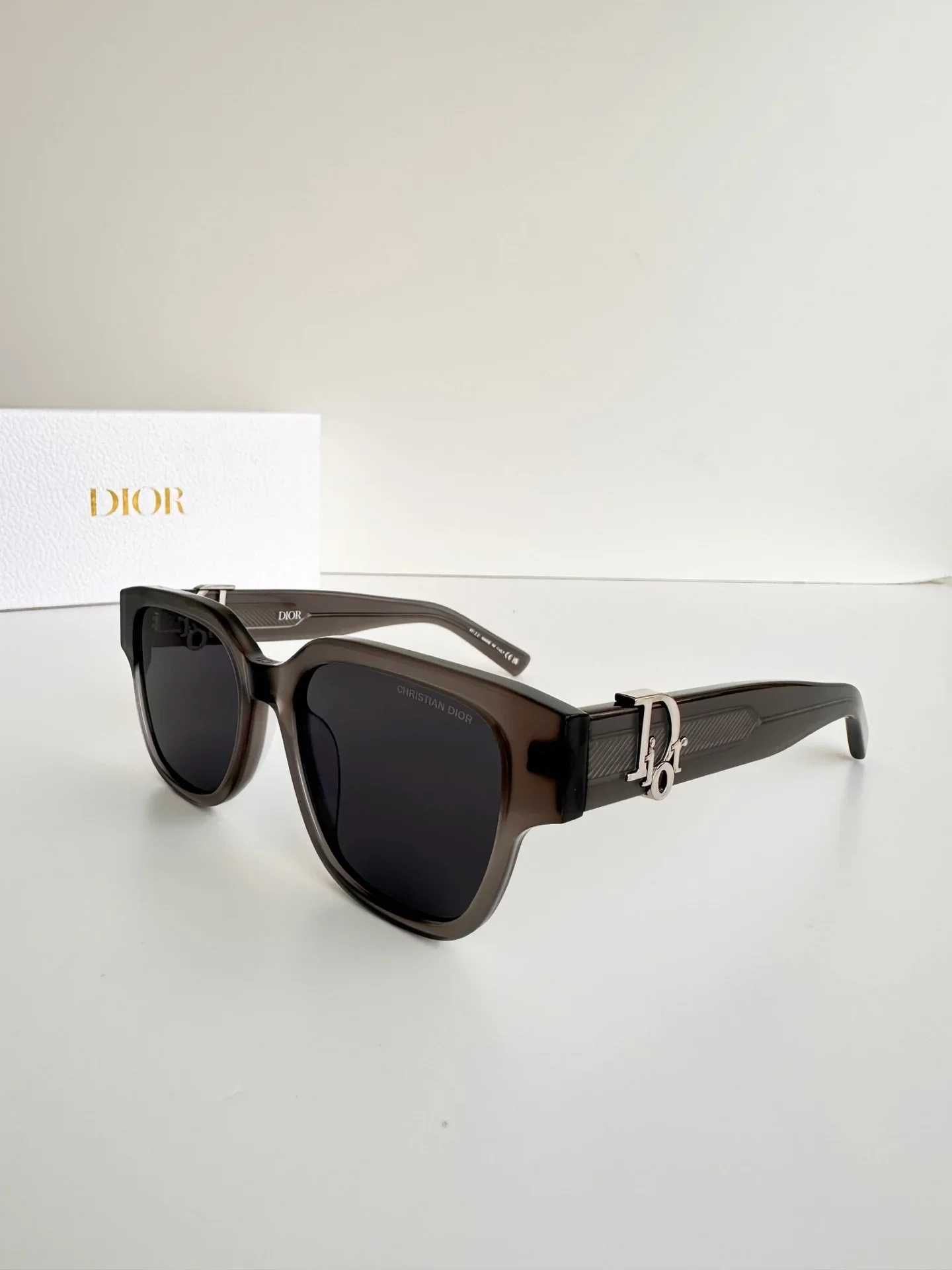 4-color limited edition high-end trendy sunglasses