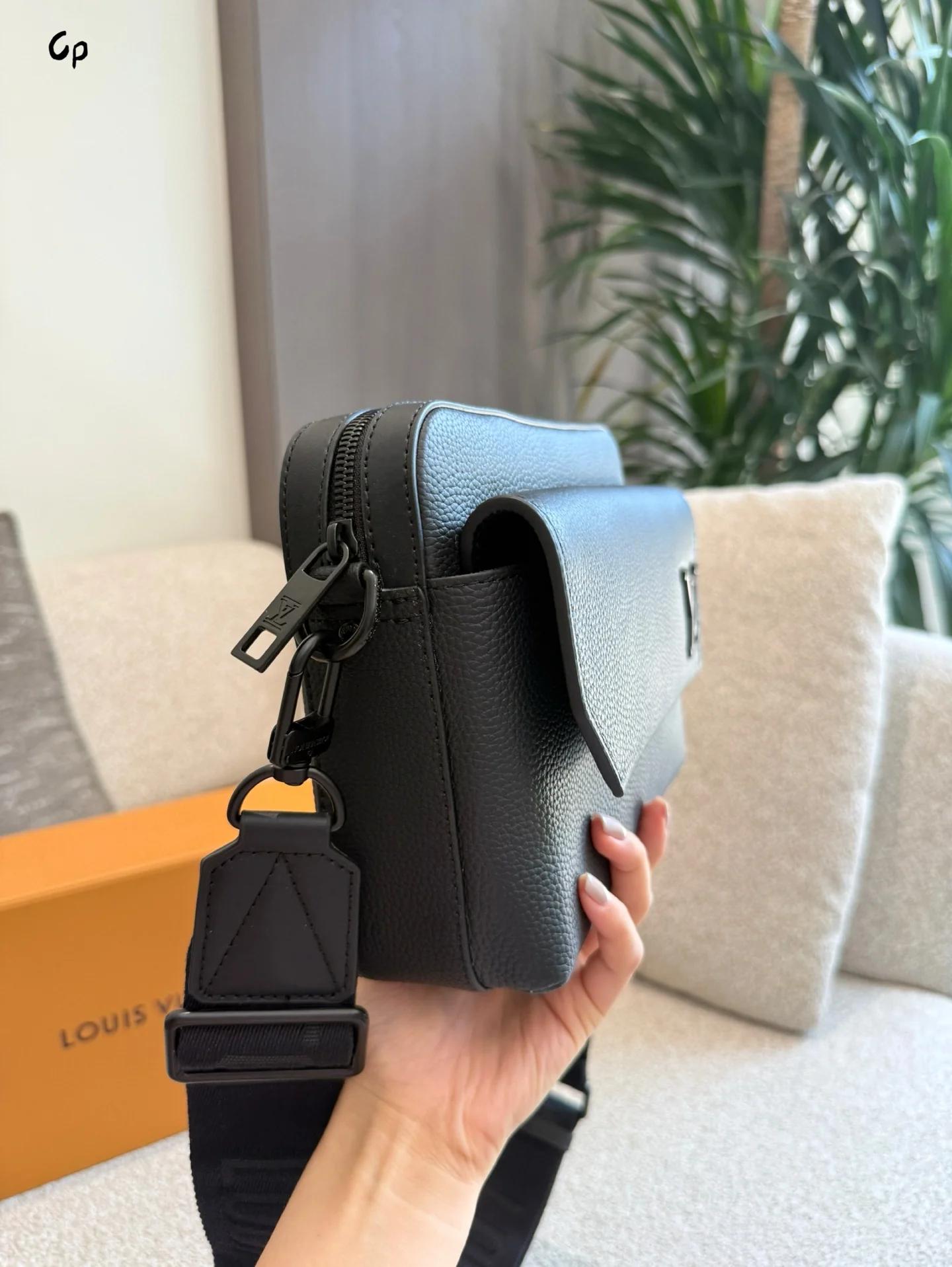 Men's messenger bags