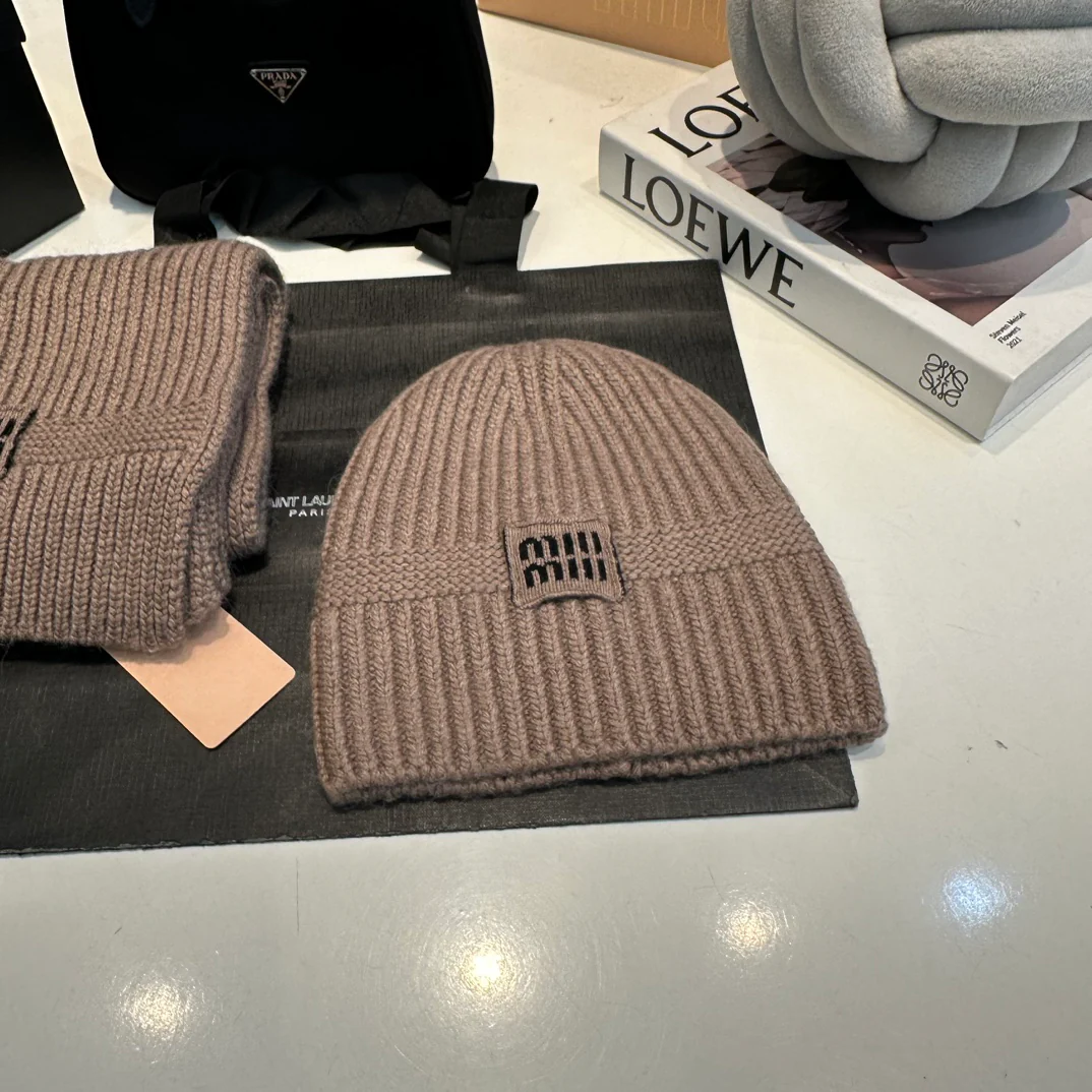 Jacquard knit scarf and hat set