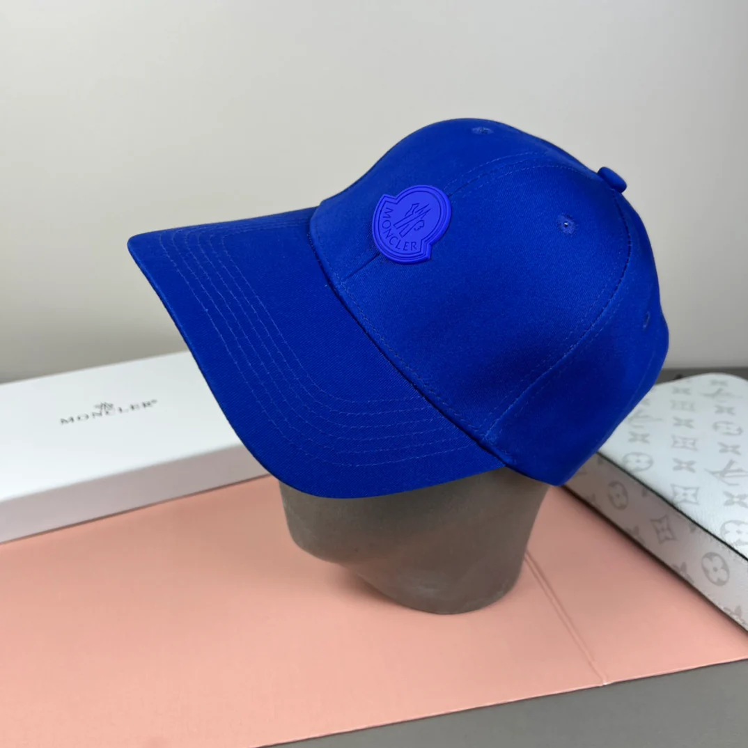 Fashion offset baseball cap