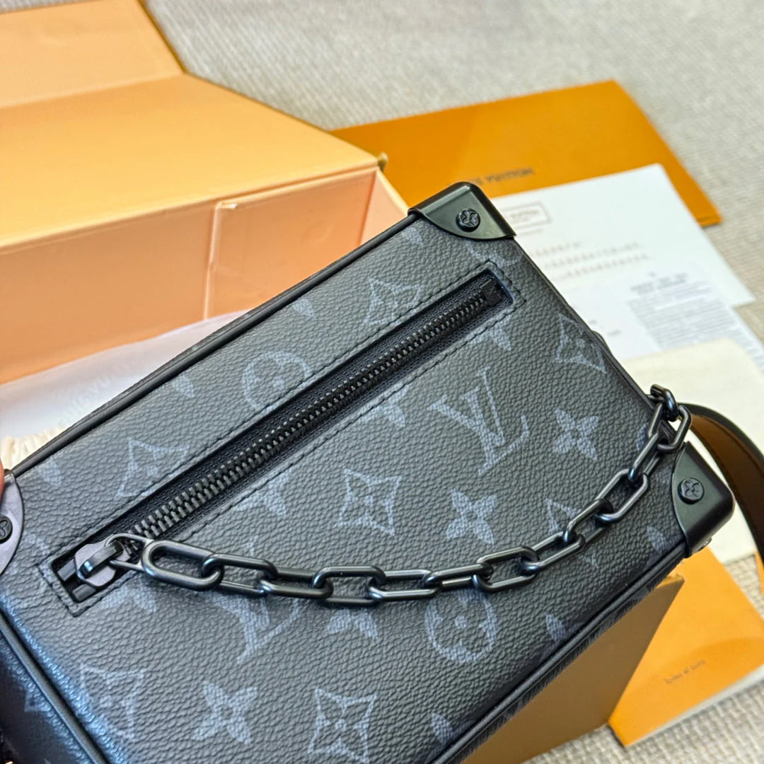 Men's Embossed Crossbody Chain Bag