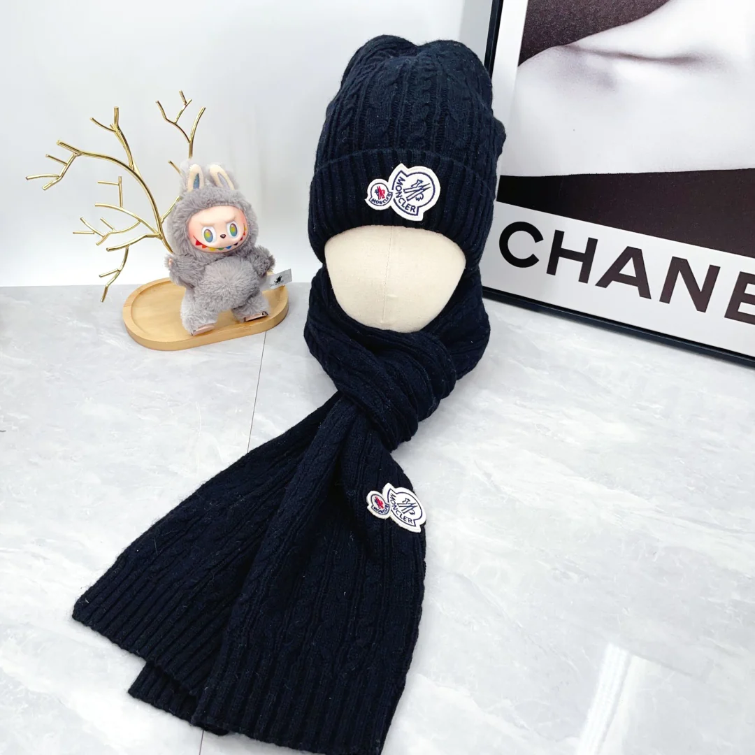 Embroidered duck knitted scarf hat gloves set