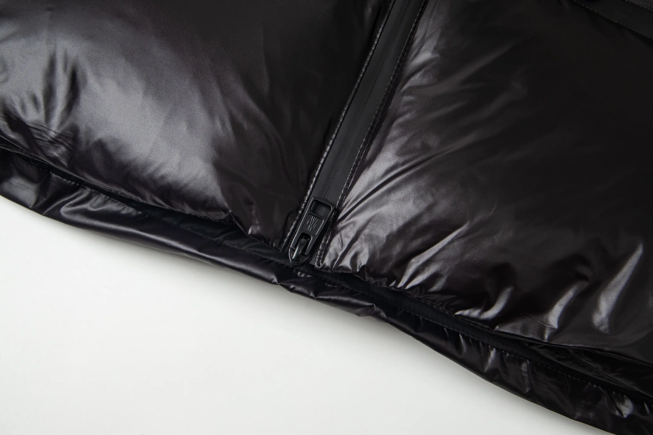 Printed hooded down jacket