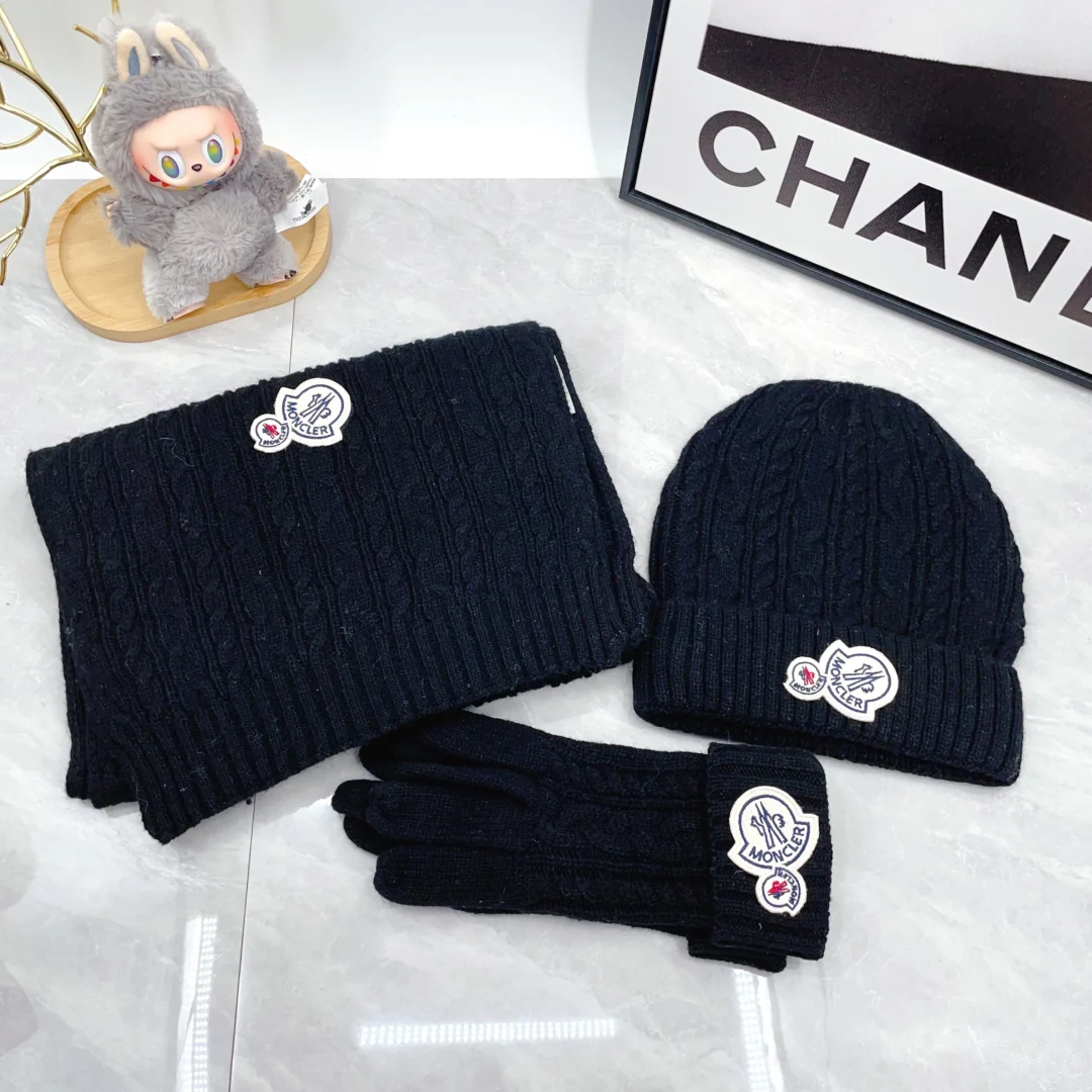 Embroidered duck knitted scarf hat gloves set