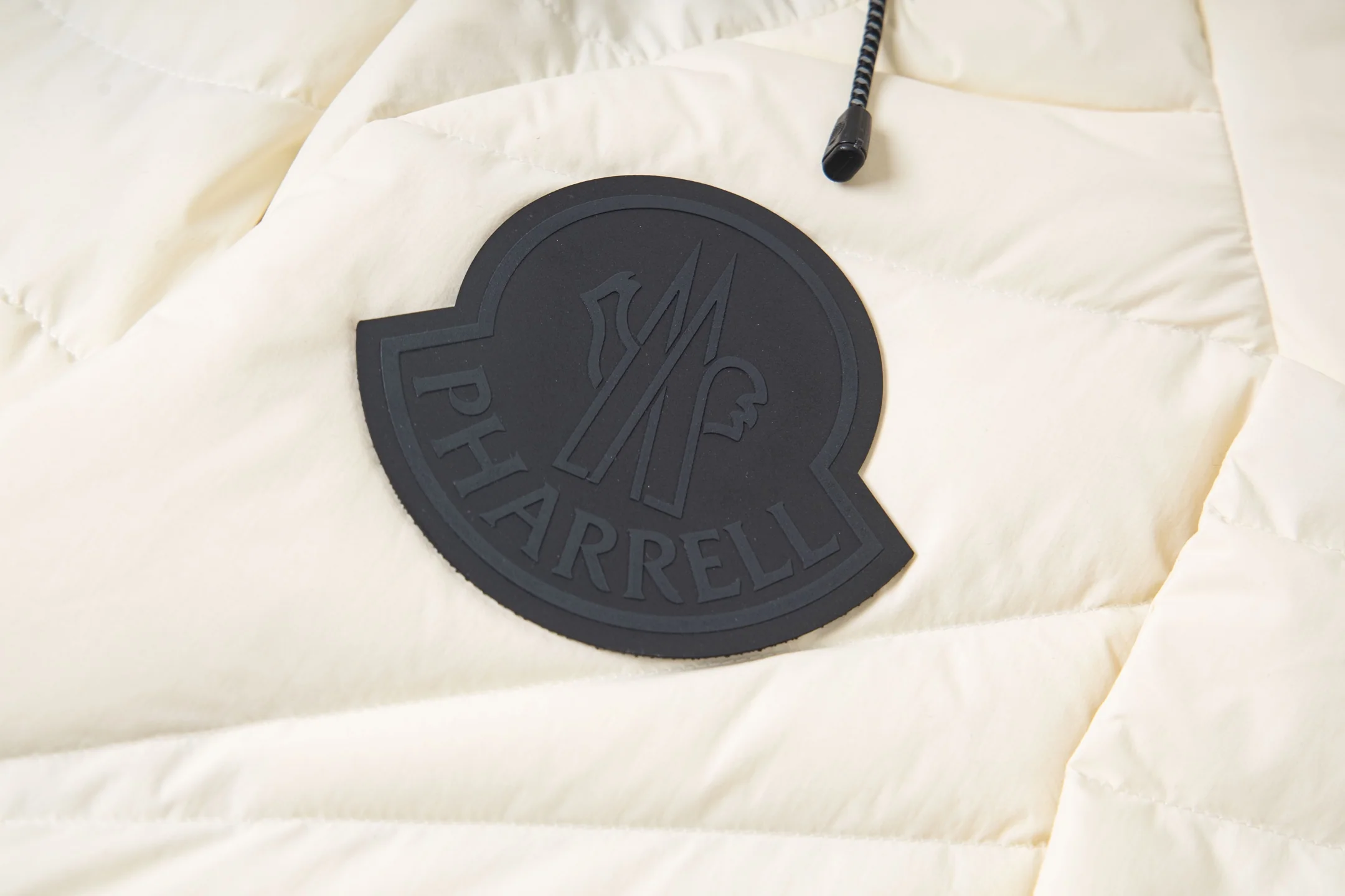 Printed rubber hooded down jacket