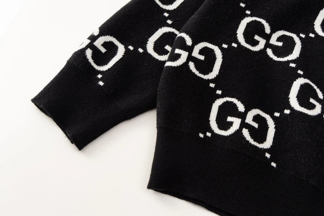 Knitted cashmere sweater