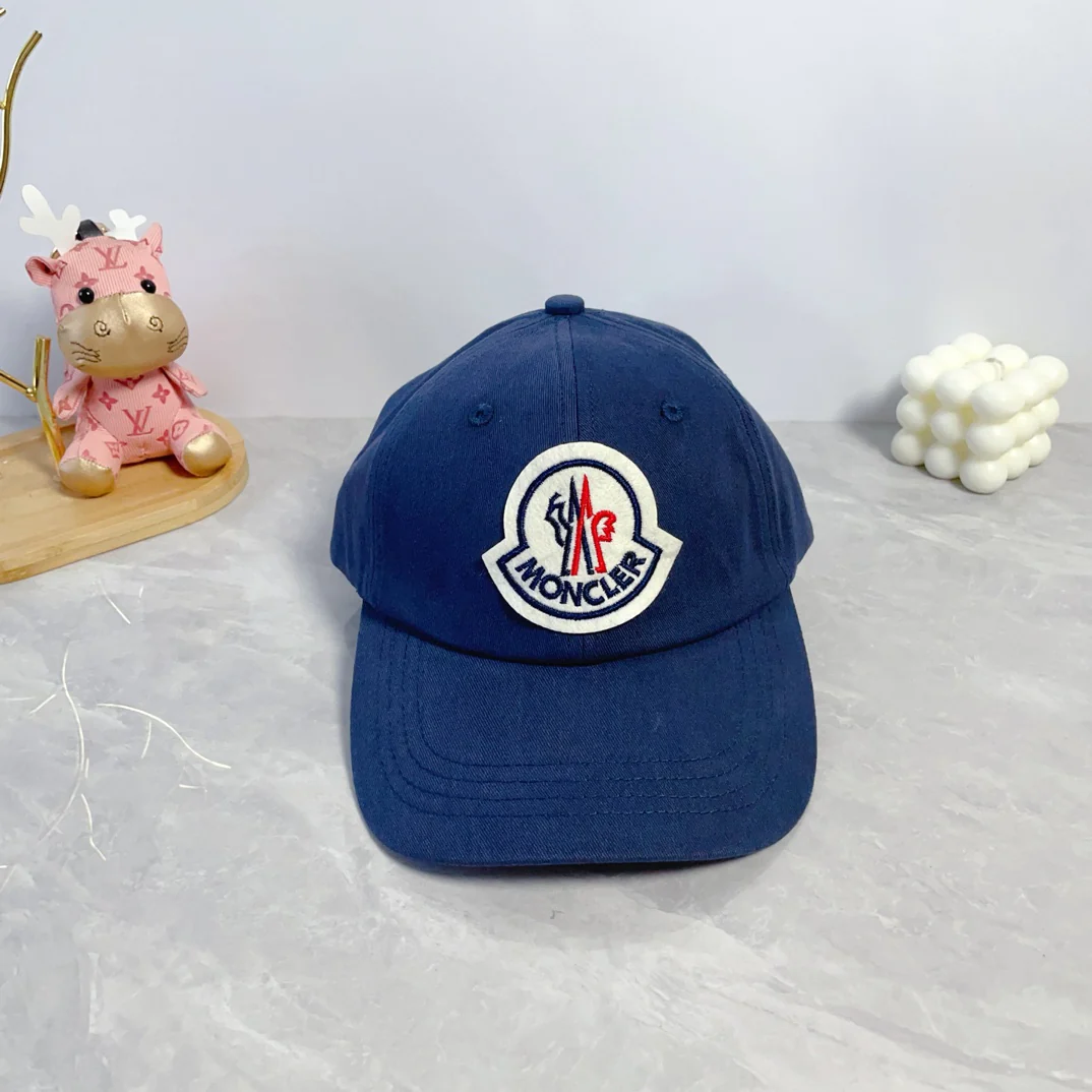Stylish embroidered baseball cap
